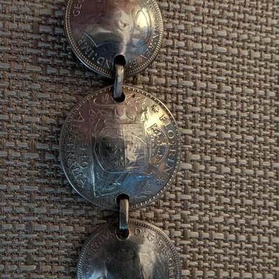 Pop out coin bracelet
