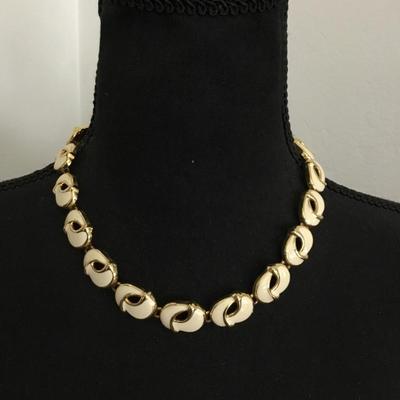 Beautiful vintage, very nice gold toned cream, enamel collar statement, necklace