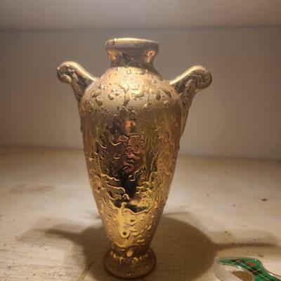 Gold style drip vase