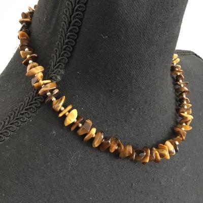 Beautiful, vintage, tigers eye gemstone chip necklace