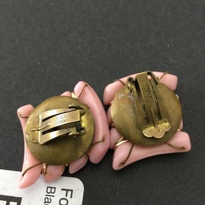 Vintage, pink raspberry glass, western Germany clip on earrings, gold toned