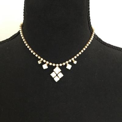 Beautiful vintage 50s white milk, glass and clear rhinestone choker necklace excellent condition
