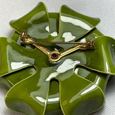 Vintage green enamel w/black pistils brooch