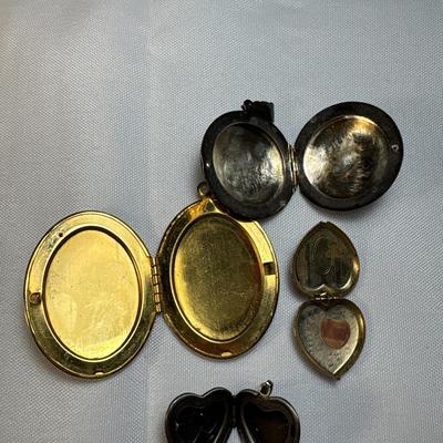 Pendants & lockets