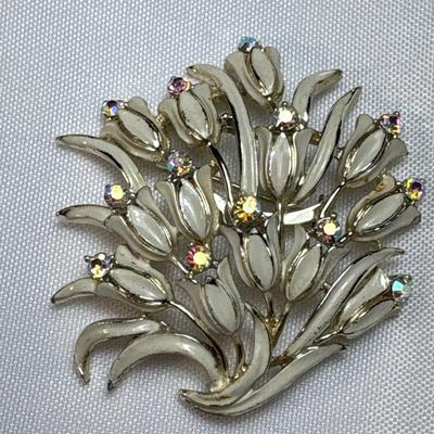 Vintage tulip bouquet brooch