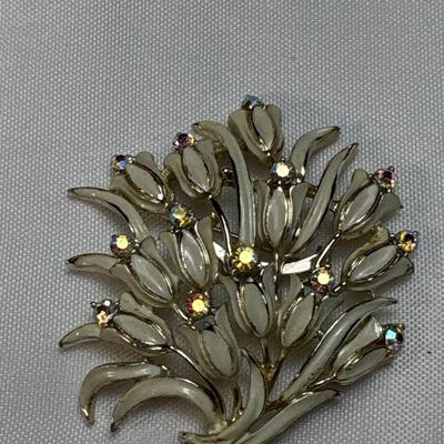 Vintage tulip bouquet brooch