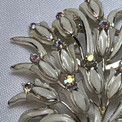 Vintage tulip bouquet brooch