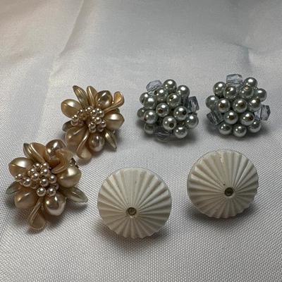 Vintage clip on earrings (Japan)
