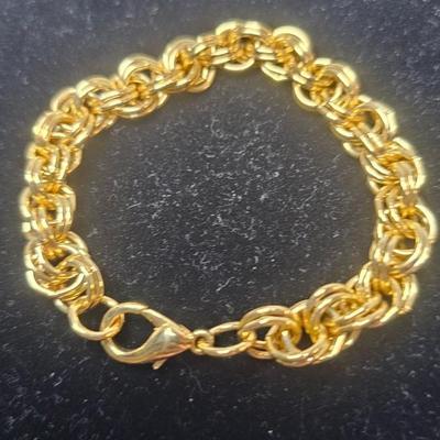 Vintage Gold-Tone Interwoven Chain Bracelet | Classic Statement Style