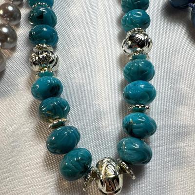 Sale Photo Thumbnail #270: See pics. The two plain necklaces are missing claps