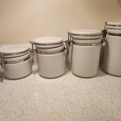 Kitchen containers