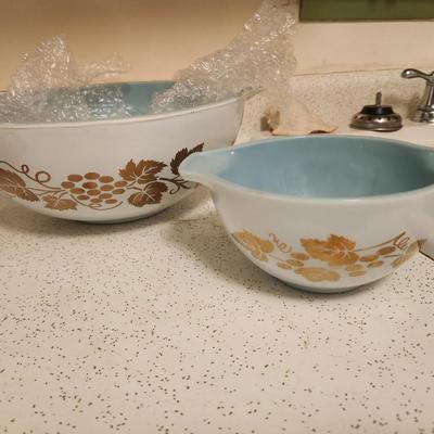 Promotional Pyrex Vintage Golden Grape Cinderella set.