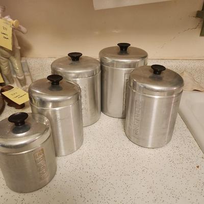 Kitchen containers