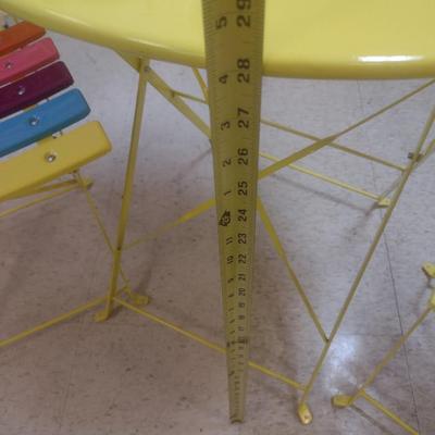 New Three-Piece Patio Chair and Table Set Folding Leg Design Set 2