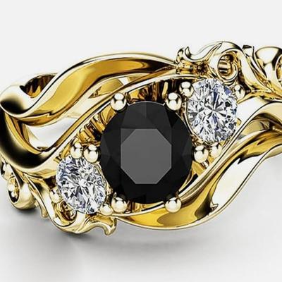 Fashion Ring with Black Stone Twist Band Design