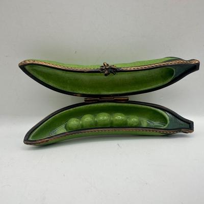 Hand-Painted Limoges France Pea Pod Porcelain Trinket Box