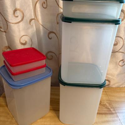 Tupperware & Rubbermaid products
