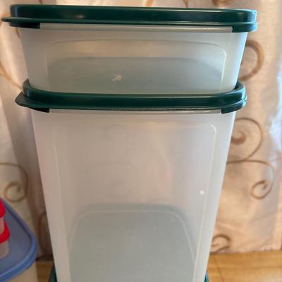 Tupperware & Rubbermaid products
