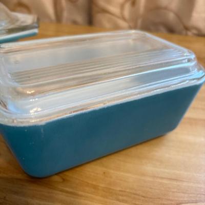 Pyrex turquoise snowflake casserole and Pyrex dish