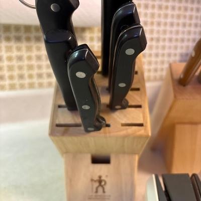 Knives, knife blocks & sharpener