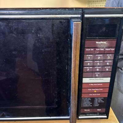 Microwave oven and stand