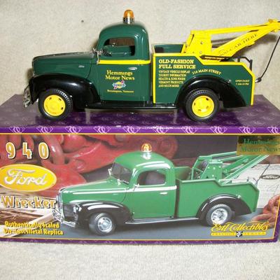 ERTL HEMMINGS MOTOR NEWS 1940 FORD TOW TRUCK WRECKER Weaver Crane DIECAST 1:25