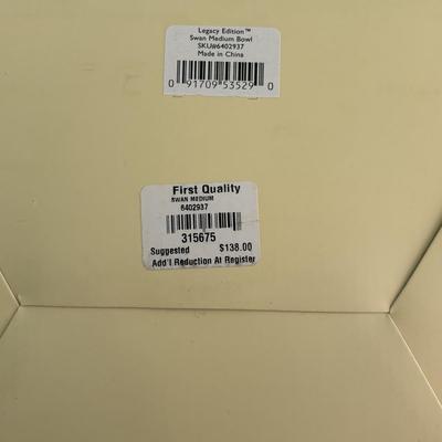 A Gaggle of Lenox Swan Bowl Collectibles (LR-SF)