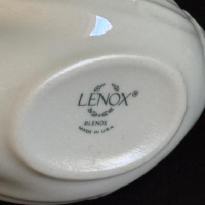 A Gaggle of Lenox Swan Bowl Collectibles (LR-SF)