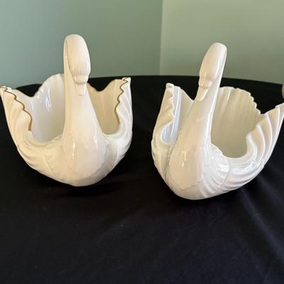 A Gaggle of Lenox Swan Bowl Collectibles (LR-SF)