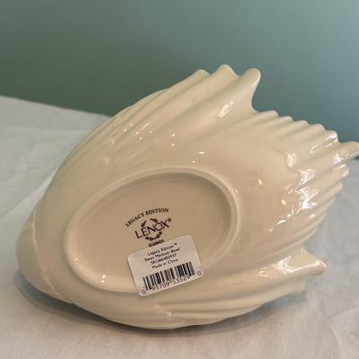 A Gaggle of Lenox Swan Bowl Collectibles (LR-SF)