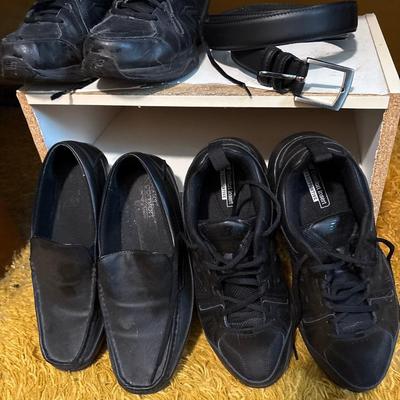 Men’s NB 9.5 shoes, slippers 10.5 & stand, belt