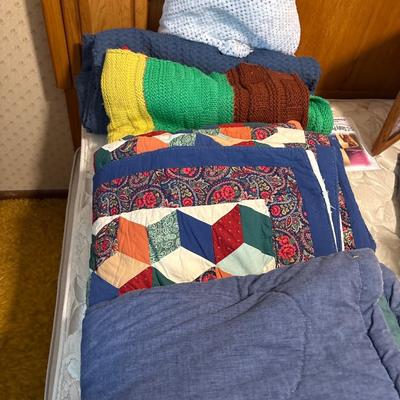 Blankets, afghan & sleeping bag