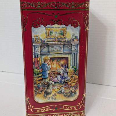 1993 Christie Premium Plus Crackers Tin Red Holiday Winter Skating Scene Collectible