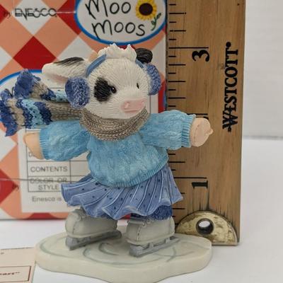 Vintage Mary's Moo Moos Figurine 2000 "Skating Into Moos Heart" W/Box