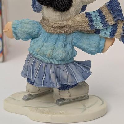 Vintage Mary's Moo Moos Figurine 2000 "Skating Into Moos Heart" W/Box