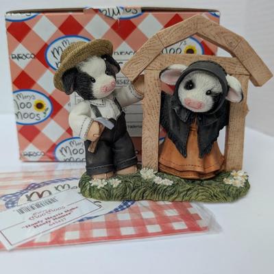 Vintage Mary's Moo Moos "Mooly Hearts Make Homes" Enesco Figurine