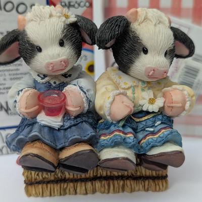 Vintage Mary's Moo Moos "A Friend Is Always There Beside You" Figurine 1998