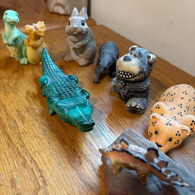 Figurines w/marble crocodile