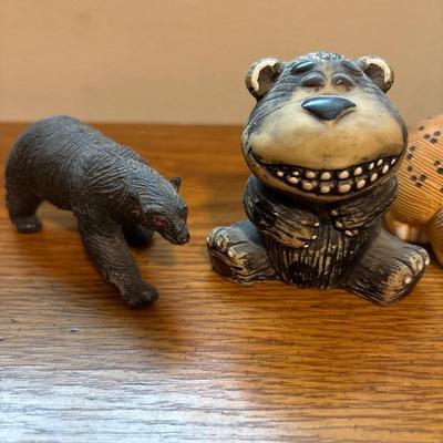 Figurines w/marble crocodile