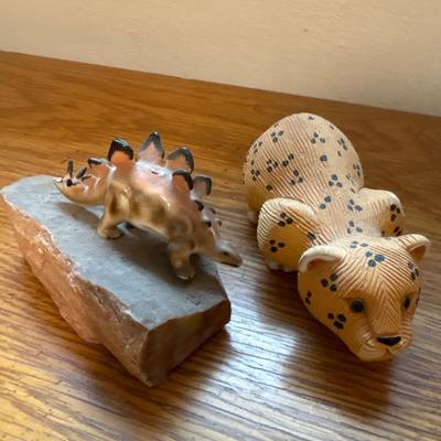 Figurines w/marble crocodile