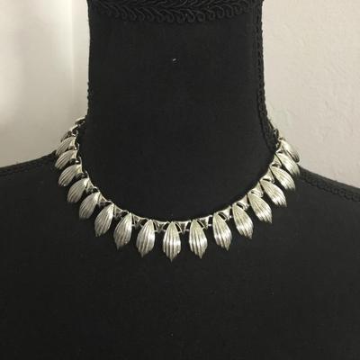 Beautiful very nice vintage Coro Silver-tone, collar statement, necklace