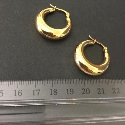 Very nice excellent condition gold tone, hoop light earrings