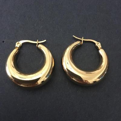 Very nice excellent condition gold tone, hoop light earrings