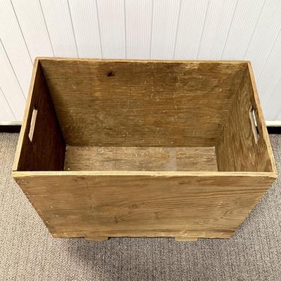 Sale Photo Thumbnail #564: Made from 1/2" furniture grade plywood.  2 skids on the bottom to keep the bottom dry. 2 handhold cutouts in the sides. Measures apron. 25" x 16" x 16". No lid. One side has a slight gap due to nails becoming loose, see photos, but this is likely easily r