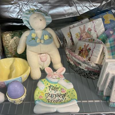 640 Large Lot Easter Decor and Baskets