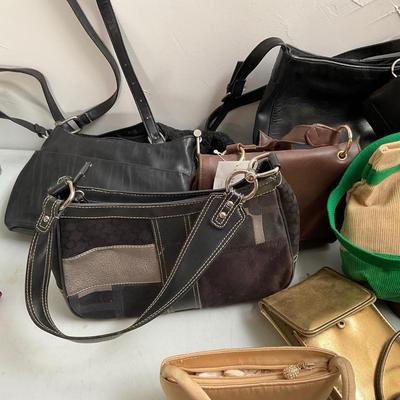 642 Large Lot of Vintage Handbags