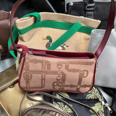 642 Large Lot of Vintage Handbags