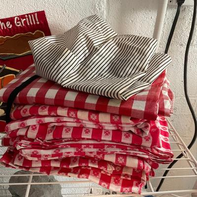 644 Hot off the Grill Tools & Tablecloths
