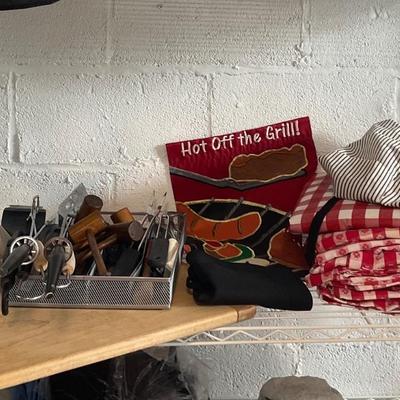 644 Hot off the Grill Tools & Tablecloths