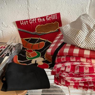 644 Hot off the Grill Tools & Tablecloths